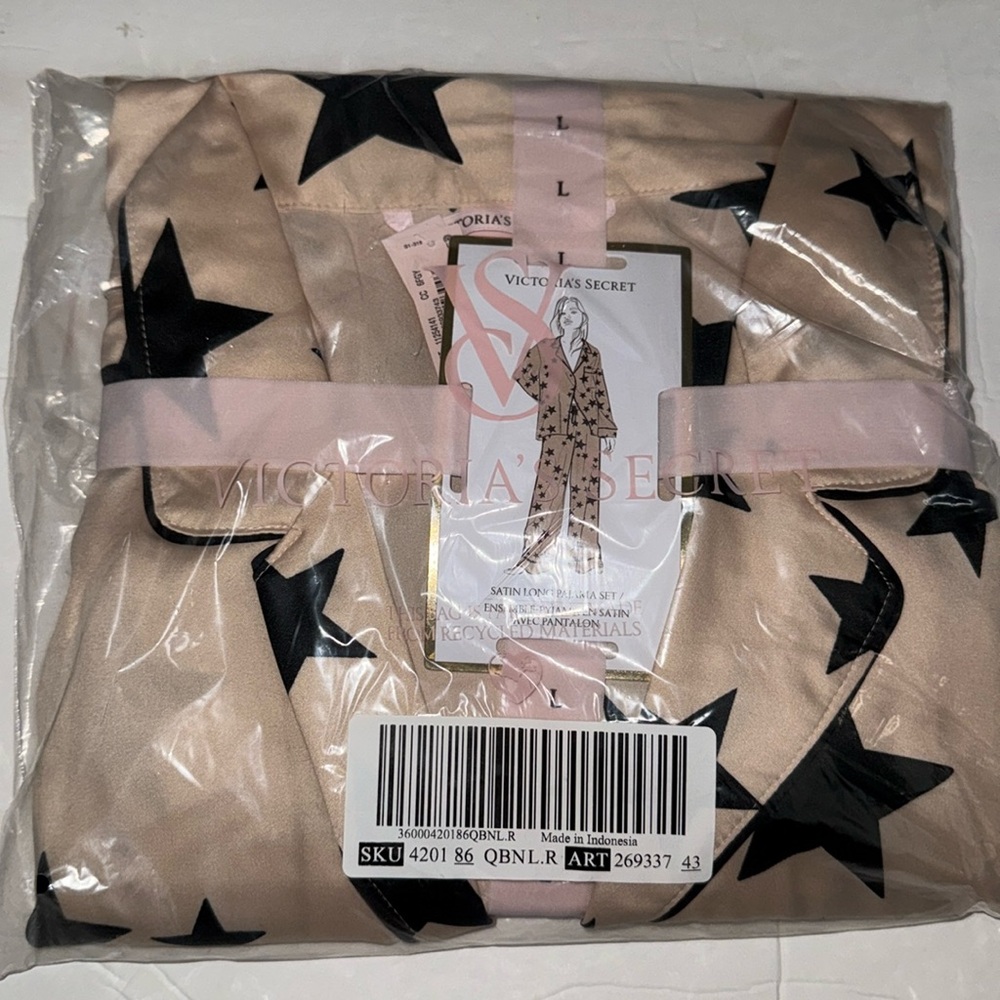 New Victoria's Secret Satin Pajama Set Cream with All-over Black Stars Size L